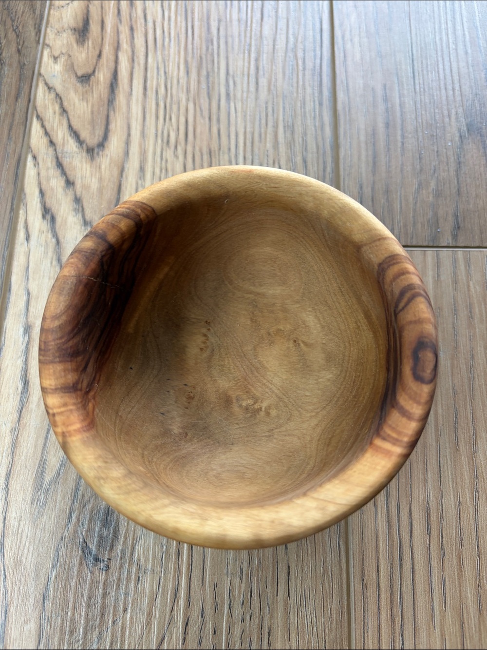 Artisinal olive wood Bowl with Spoon - Picture 2 of 5